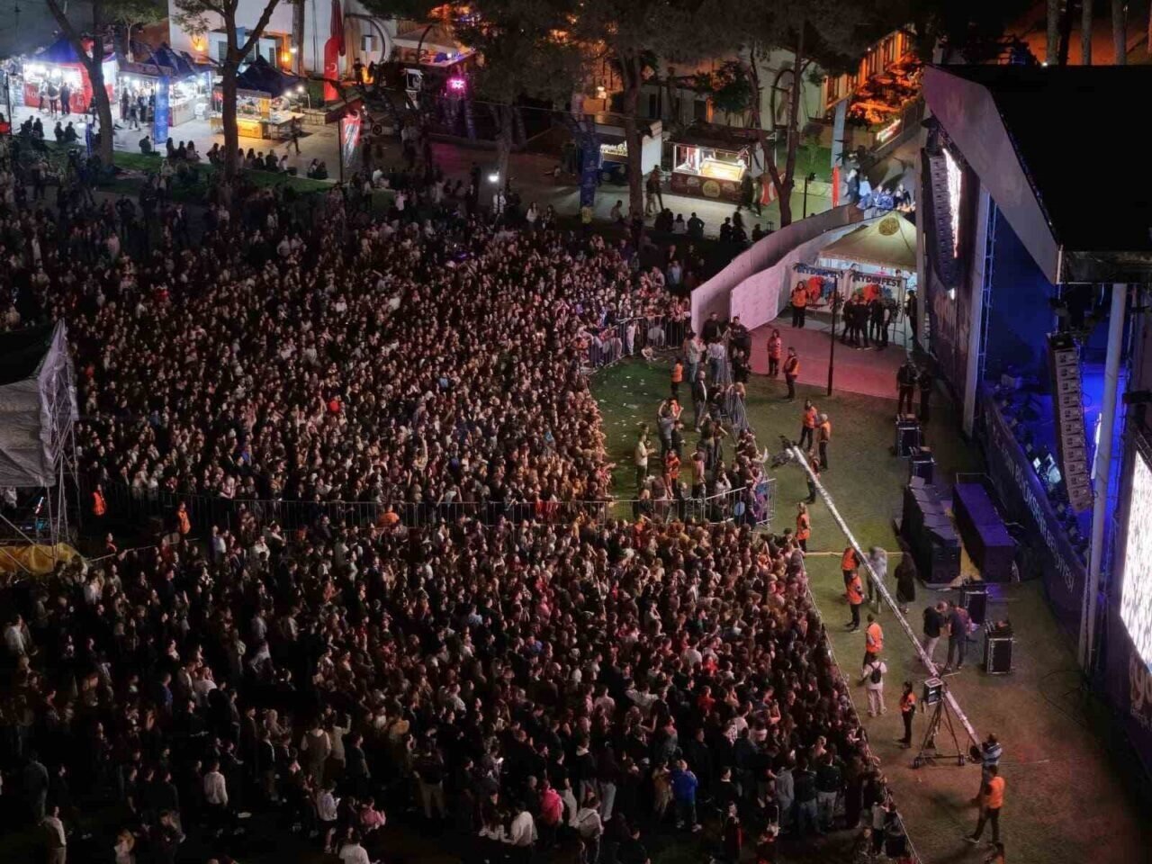 Aydınfest coşkuyla başladı, Tekstil Park doldu taştı Aydınfest coşkuyla başladı, Tekstil Park doldu taştı