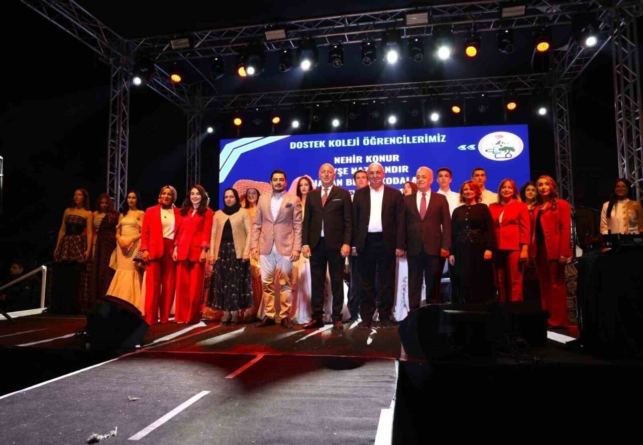 Babadağ’ın dokuma kültürü, DOSTEK Koleji’nin tasarımlarıyla sahneye taşındı