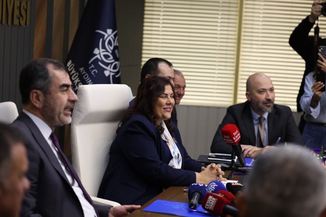 Başkan Arıkan: "Söke, tarihinin en büyük ulaşım yatırımını alıyor" Başkan Arıkan: "Söke, tarihinin en büyük ulaşım yatırımını alıyor"
