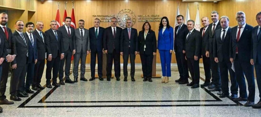 Aydın Valisi Yakup Canbolat başkanlığındaki Aydın heyeti, Ulaştırma ve Altyapı