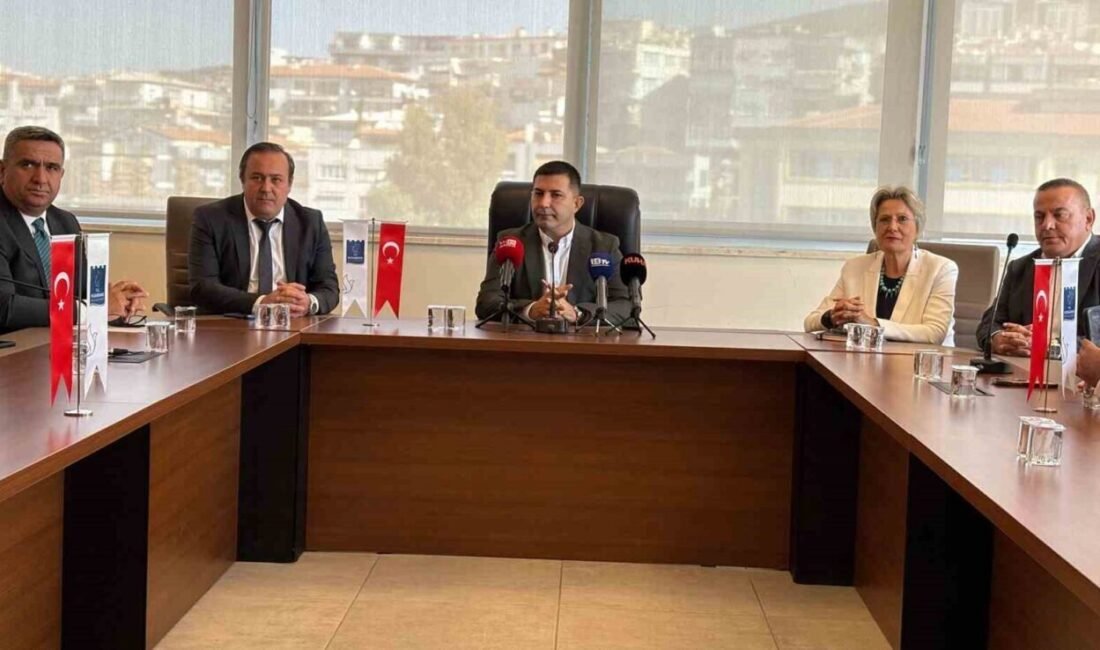 Başkan Günel: “Kuşadası Belediyesi’nin hizmet etmesini kimse engelleyemez” Kuşadası Belediye Başkanı Ömer Günel, Büyükşehir Belediye Meclisi’nde Aydın’ı kaosa