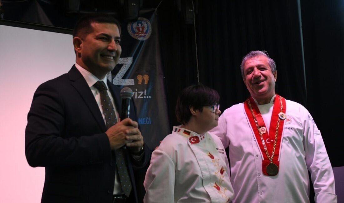 Başkan Günel’den iş birliği çağrısı Kuşadası Profesyonel Aşçılar Derneği’nin (KUPAD) yılsonu değerlendirme toplantısında konuşan Belediye