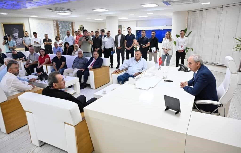Başkan Kocagöz’den çözüm odaklı halk günü Kepez Belediye Başkanı Mesut Kocagöz, halk günü buluşmasında vatandaşların talep,