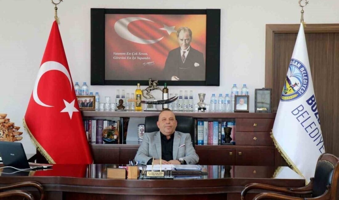 Başkan Özel: “Cumhuriyet güçlü Türkiye’nin teminatıdır” Bozdoğan Belediye Başkanı Mustafa Galip Özel, Cumhuriyetimizin ilanının 102. yıl