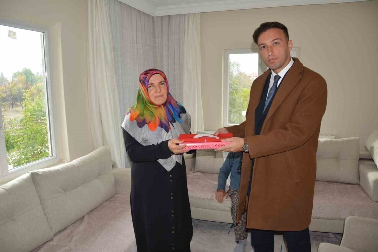 Başsavcı Ozan Kapıcı’dan şehit ailesini ziyaret Başsavcı Ozan Kapıcı’dan şehit ailesini ziyaret