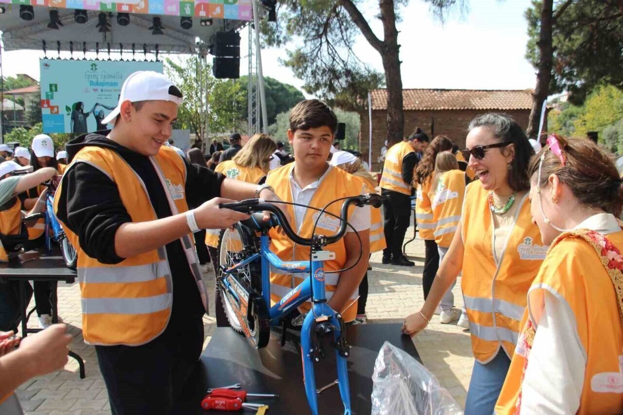 Birgi’de umut dolu etkinlik: SENTRUM genç gönüllü buluşması düzenlendi