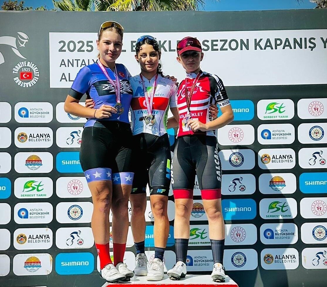 Bisikletin altın kızı Buse sezonu zirvede tamamladı