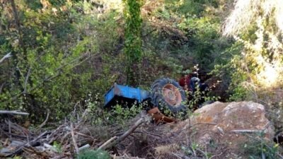 Aydın’ın Bozdoğan ilçesinde şarampole devrilen traktörün sürücüsü hayatını kaybetti. Kaza