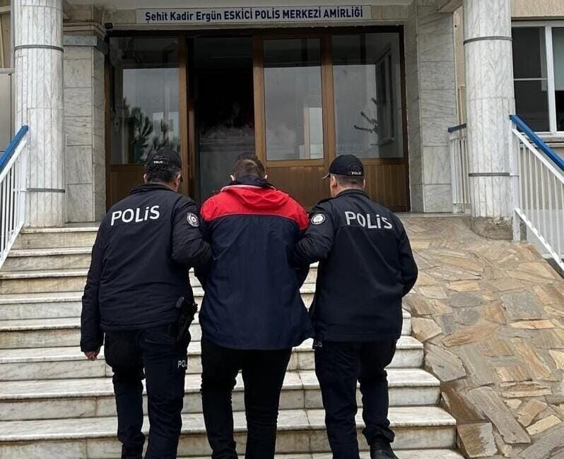 Aydın’ın Bozdoğan ilçesinde uyuşturucu kullanan 13 kişiye adli işlem yapılırken,