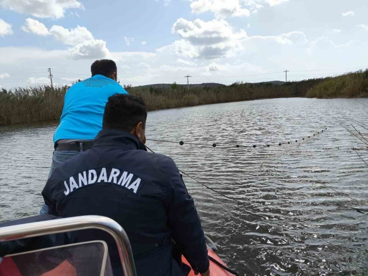 Büyük Menderes’teki yasak ağlar temizlendi
