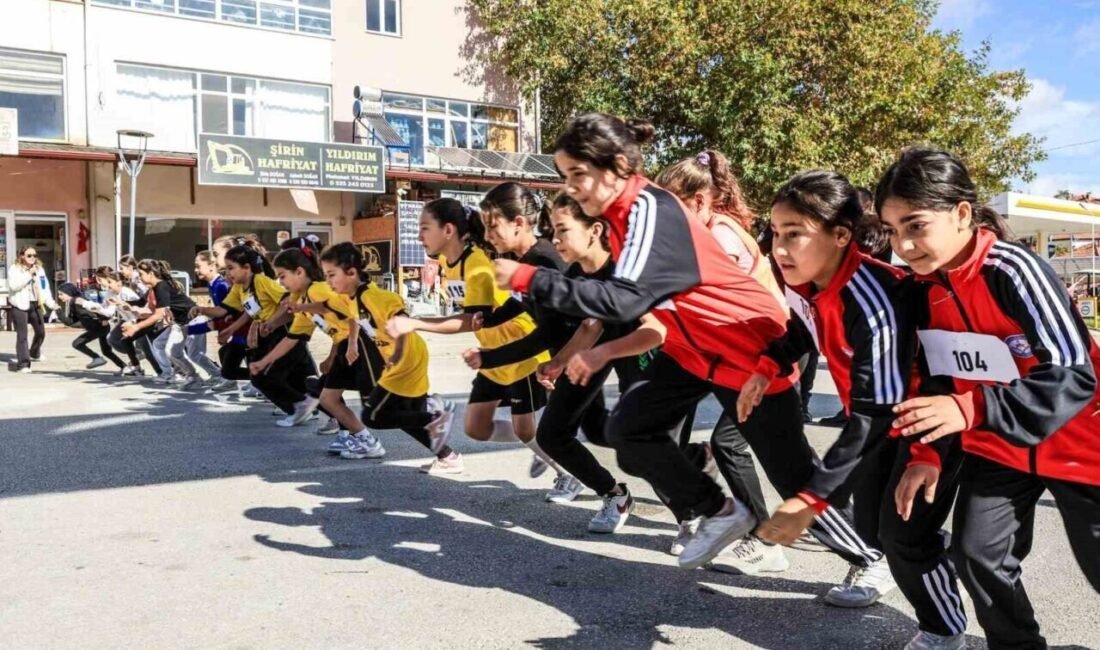 Çamelili çocuklar cumhuriyete koştu DENİZLİ (İHA) – Denizli’nin Çameli ilçesinde 29 Ekim Cumhuriyet Bayramı