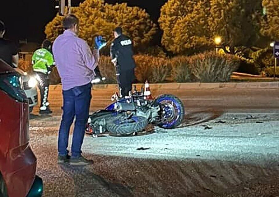 Çeşme’de korkunç kaza: Motosiklet sürücüsü hayatını kaybetti İzmir’in Çeşme ilçesinde meydana gelen trafik kazasında motosiklet sürücüsü hayatını