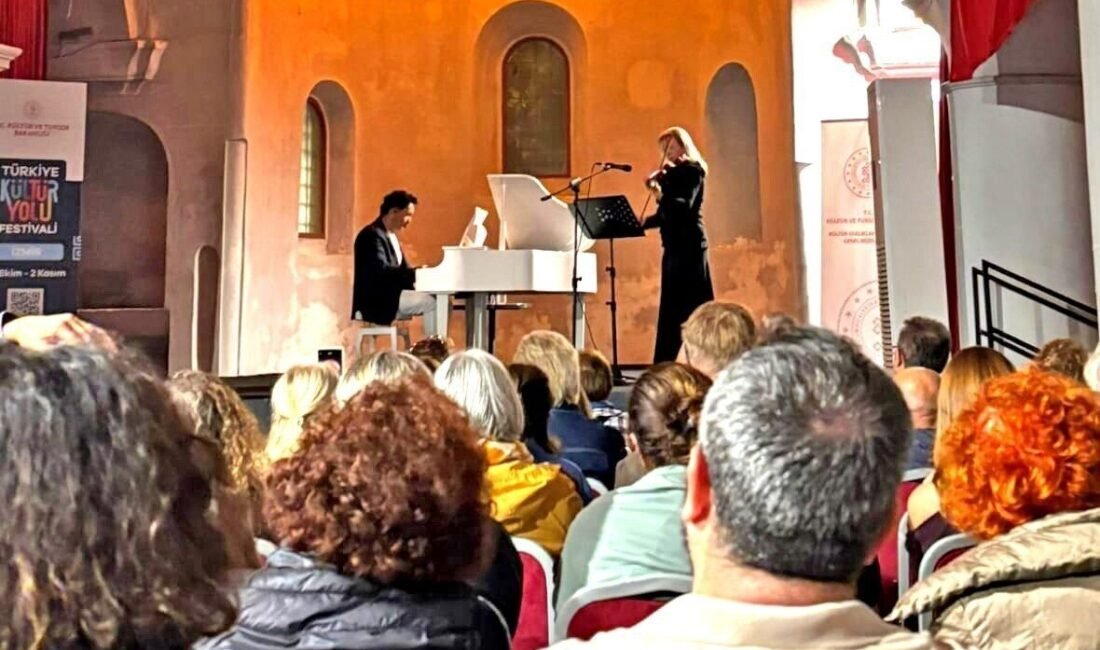 Çeşme’de, Kültür Yolu Festivali’nde müzik ziyafeti Kültür ve Turizm Bakanlığı tarafından düzenlenen Kültür Yolu Festivali kapsamında,
