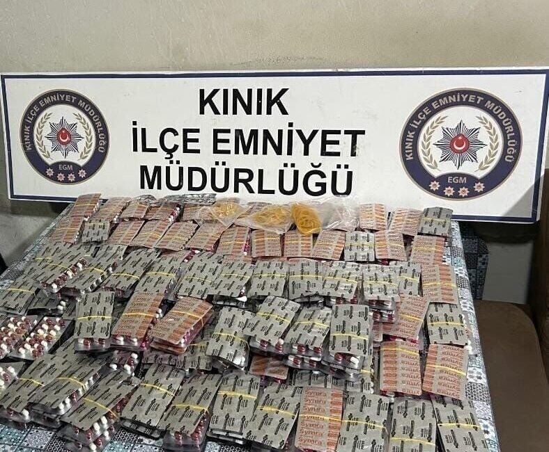 İzmir’in Kınık ilçesinde polis ekiplerinin bir çiftlik evine düzenlediği operasyonda,