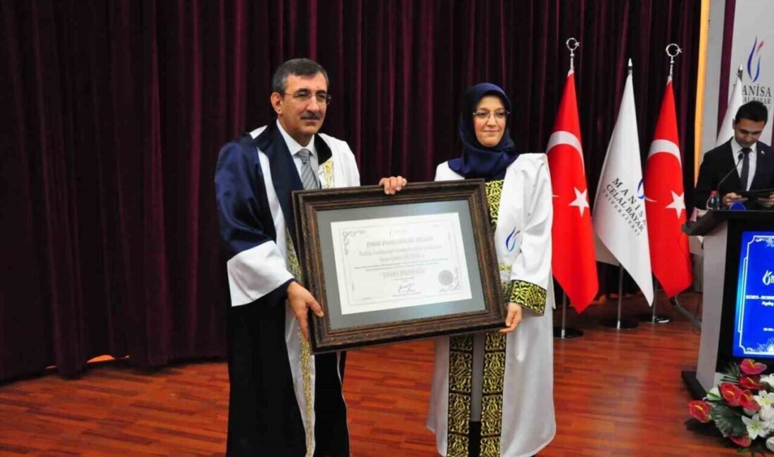 Cumhurbaşkanı Yardımcısı Cevdet Yılmaz’a MCBÜ’de ‘Fahri Profesörlük’ unvanı MANİSA (İHA) – Cumhurbaşkanı Yardımcısı Cevdet Yılmaz, eğitimin her dönemde