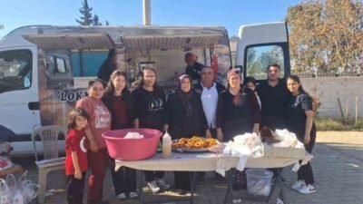 Cumhuriyet’in 102. yılı dolayısıyla Sarıgöl’ün Çimentepe Mahallesinde düzenlenen törende, iki