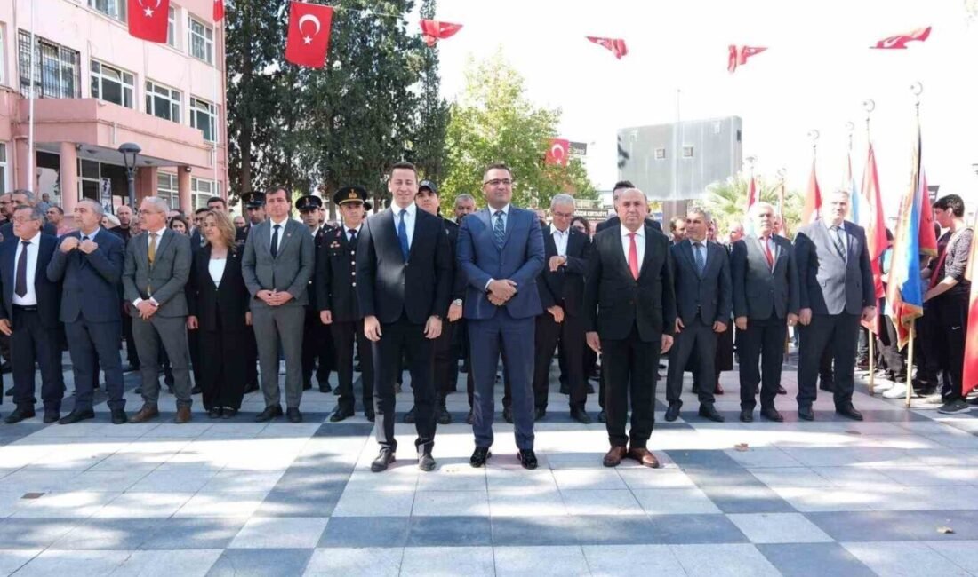 Cumhuriyetin 102. yılı Sarıgöl’de törenle kutlandı Manisa’nın Sarıgöl ilçesinde, Cumhuriyetin kuruluşunun 102. yılı dolayısıyla Hükümet Konağı