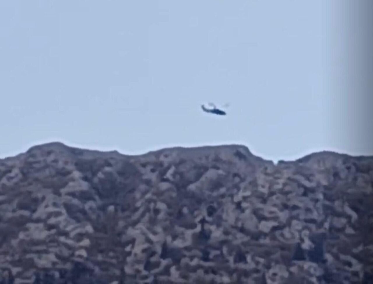 Dağda mahsur kalan 2 kişi askeri helikopterle kurtarıldı Dağda mahsur kalan 2 kişi askeri helikopterle kurtarıldı