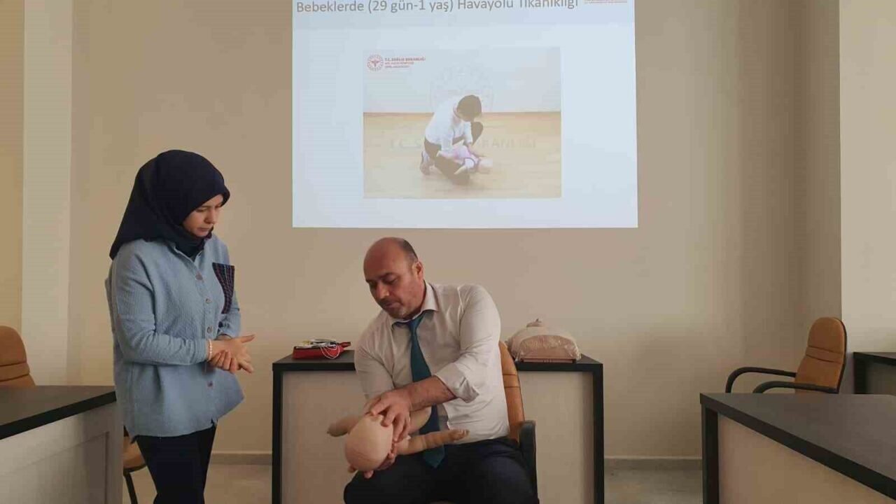 Demirci’de belediye personeline ilk yardım uygulama eğitimi verildi