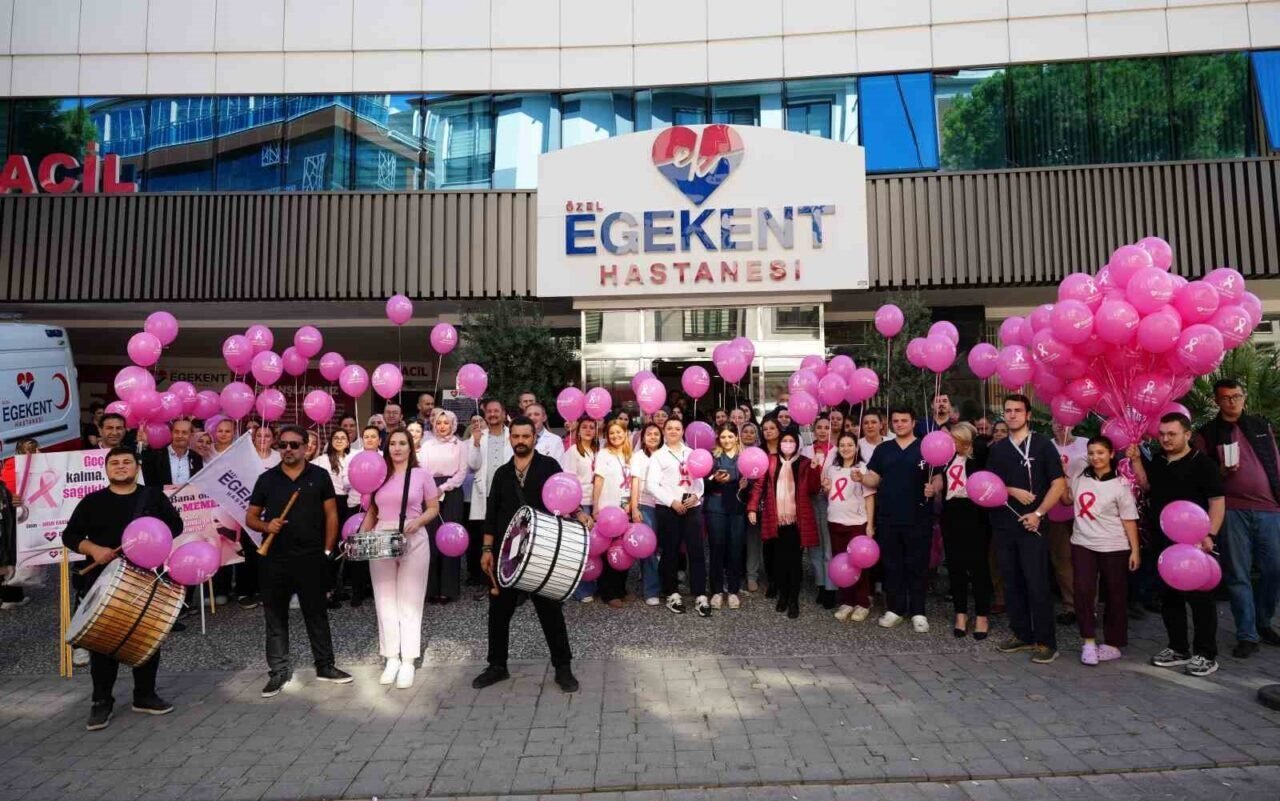 Denizli Egekent Hastanesi pembe yürüyüşle meme kanserine dikkat çekti Denizli Egekent Hastanesi pembe yürüyüşle meme kanserine dikkat çekti