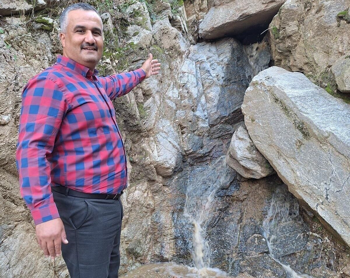 Dereler yıllar sonra yeniden suya kavuştu Dereler yıllar sonra yeniden suya kavuştu