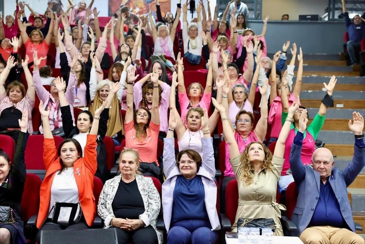 Didim’de meme kanseri farkındalık etkinliği gerçekleştirildi Didim’de meme kanseri farkındalık etkinliği gerçekleştirildi