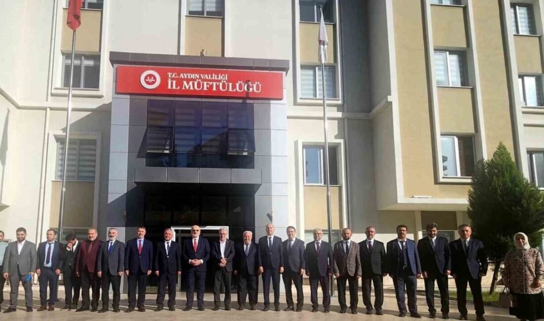 Diyanet İşleri Başkan Yardımcısı Şahin: “Külliyeler gençlerimize rehberlik edecek mekanlardır” Hafızlık icazet merasimi dolayısıyla Aydın’da bulunan Diyanet İşleri Başkan Yardımcısı
