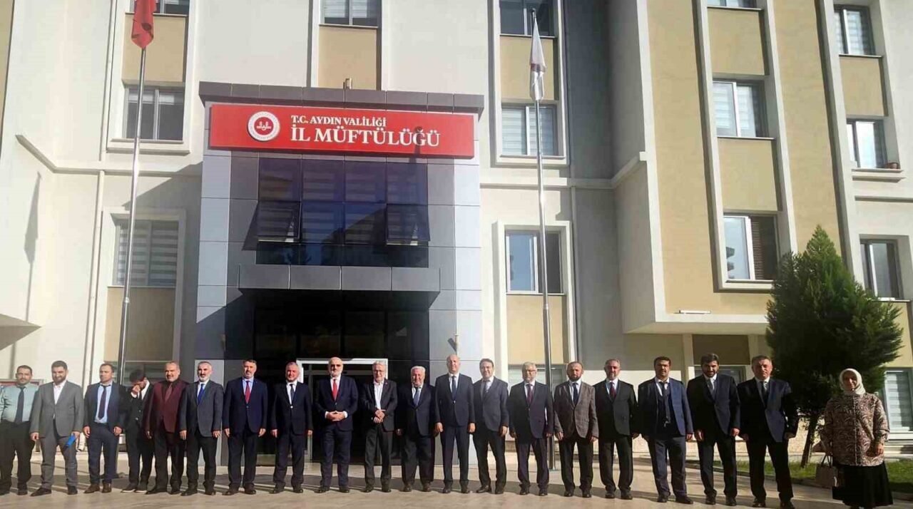 Diyanet İşleri Başkan Yardımcısı Şahin: "Külliyeler gençlerimize rehberlik edecek mekanlardır" Diyanet İşleri Başkan Yardımcısı Şahin: "Külliyeler gençlerimize rehberlik edecek mekanlardır"