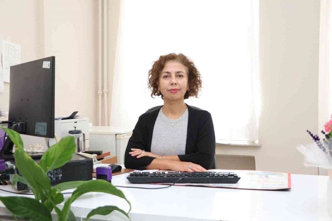 Doç. Dr. Durak: "Kekemelik tedavisinin ilk adımı sabırla dinlemektir" Doç. Dr. Durak: "Kekemelik tedavisinin ilk adımı sabırla dinlemektir"