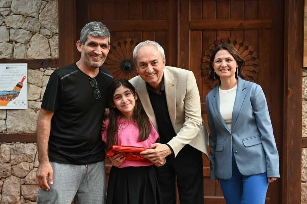 Dokumapark’ta çocukların gelecek şehir hayalleri tuvallere yansıdı Dokumapark’ta çocukların gelecek şehir hayalleri tuvallere yansıdı