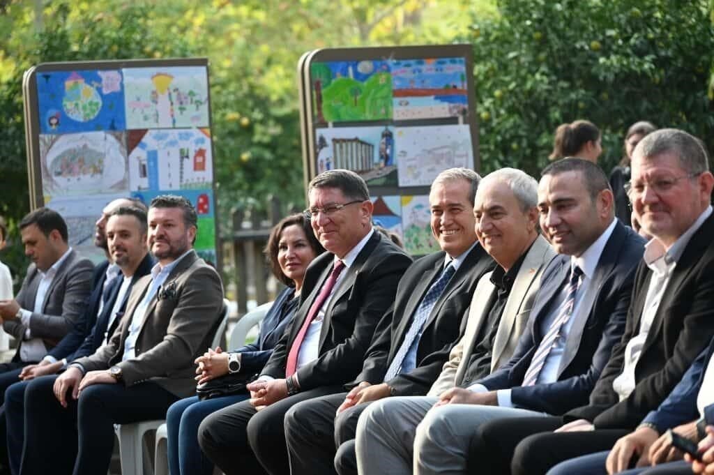 Dokumapark’ta çocukların gelecek şehir hayalleri tuvallere yansıdı