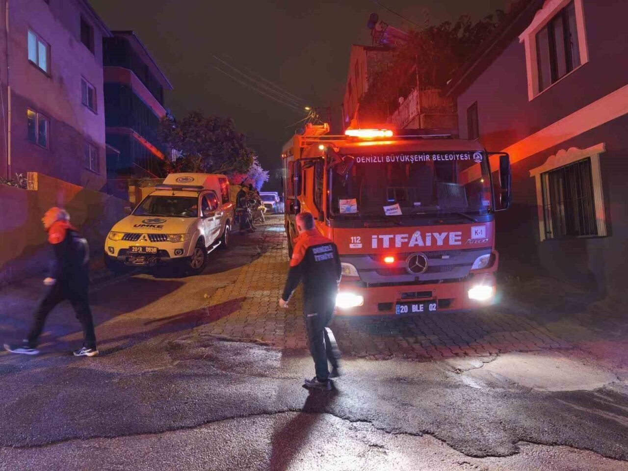 Düğün hazırlığı yapılan evin tavanı çöktü: 6 yaralı Düğün hazırlığı yapılan evin tavanı çöktü: 6 yaralı