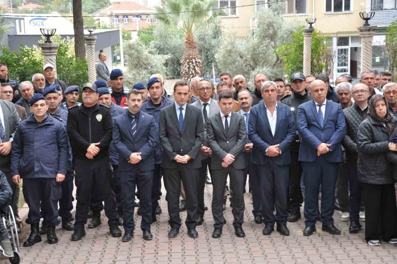 Düğün konvoyunda şarampole yuvarlanması sonucu hayatını kaybeden genç son yolculuğuna uğurlandı