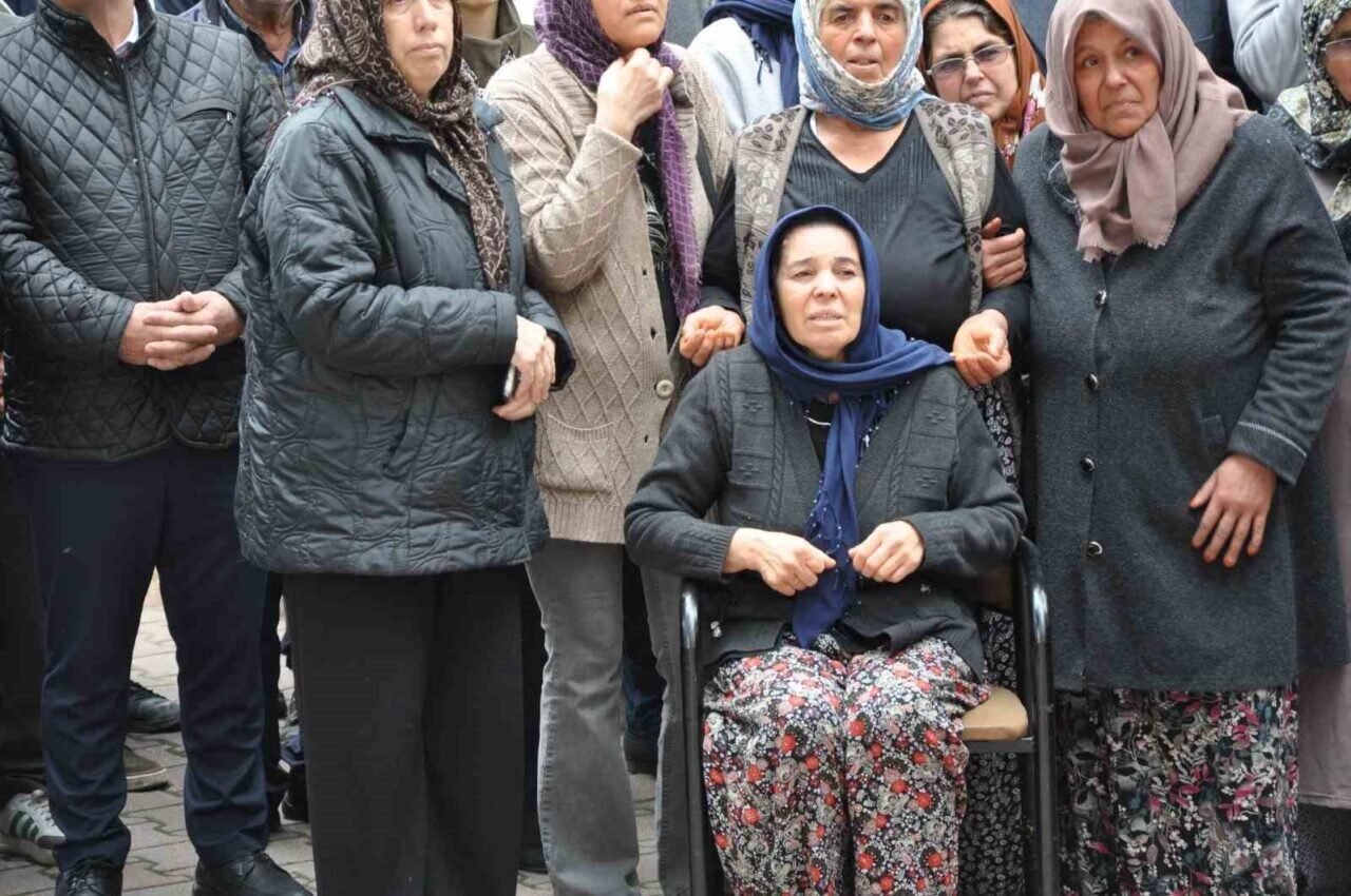 Düğün konvoyunda şarampole yuvarlanması sonucu hayatını kaybeden genç son yolculuğuna uğurlandı