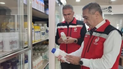 Aydın’ın Efeler ilçesinde sahaya inen il tarım ekipleri, zirai ilaç