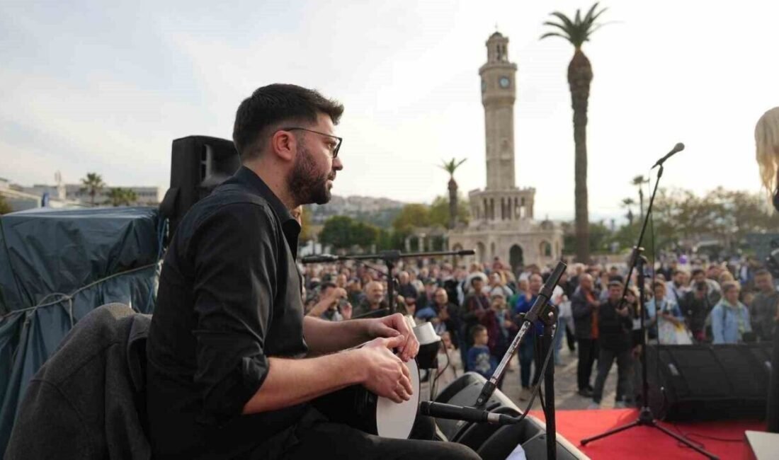 Cumhuriyetin ilanının 102. yıl dönümü, İzmir Valiliği koordinesinde, bir dizi
