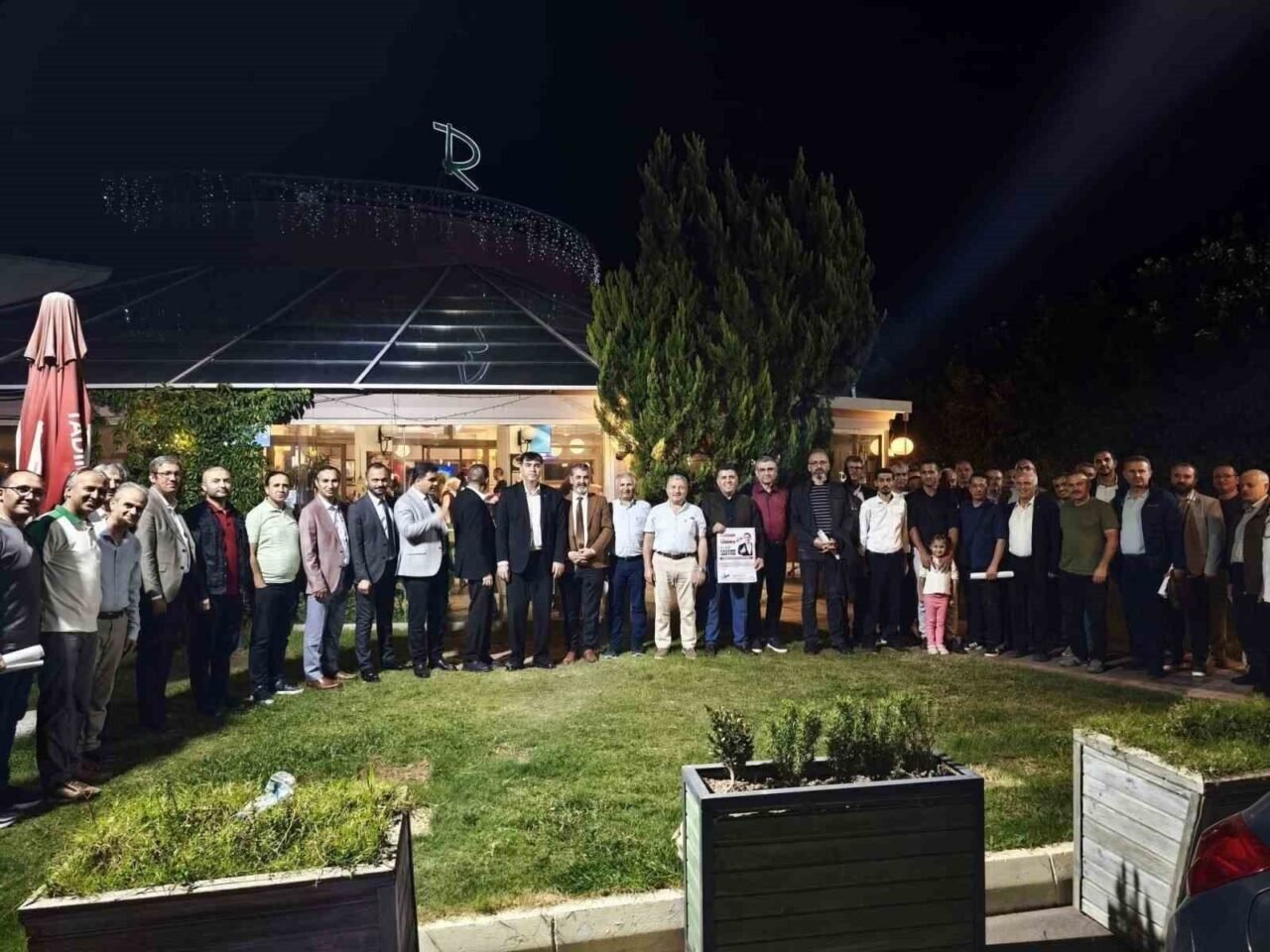 Emekli eğitimcilere plaket takdim edildi