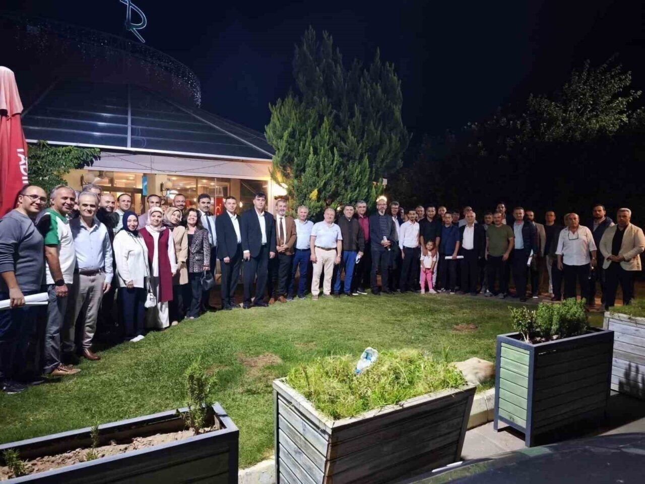 Emekli eğitimcilere plaket takdim edildi Emekli eğitimcilere plaket takdim edildi