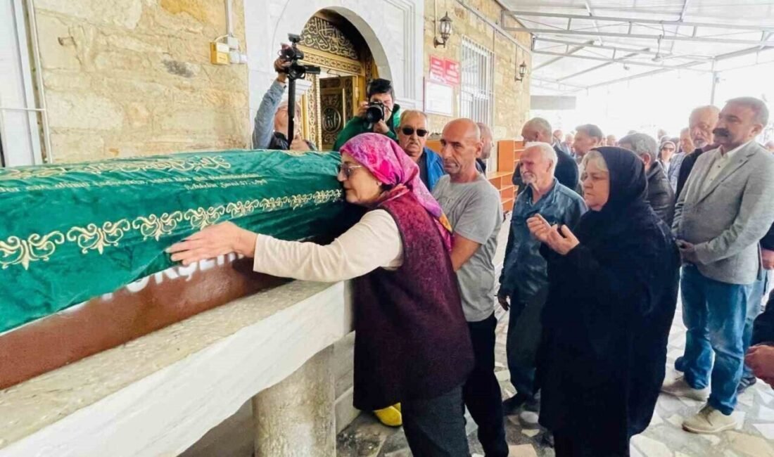 Foça’daki selde hayatını kaybeden şahıs toprağa verildi İzmir’in Foça ilçesinde yaşanan sel felaketinde hayatını kaybeden 70 yaşındaki