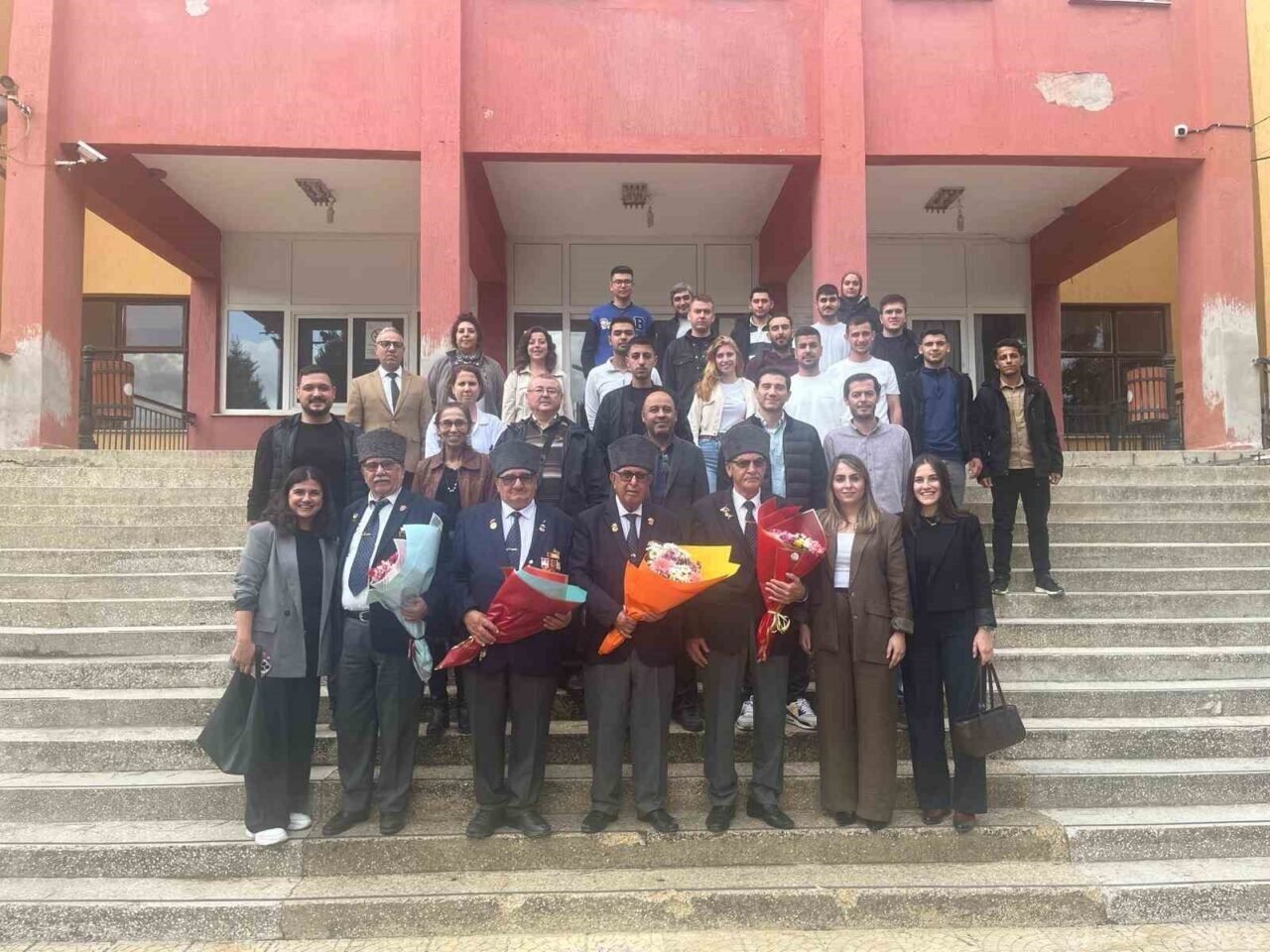 Gaziler, öğrencilerle buluştu