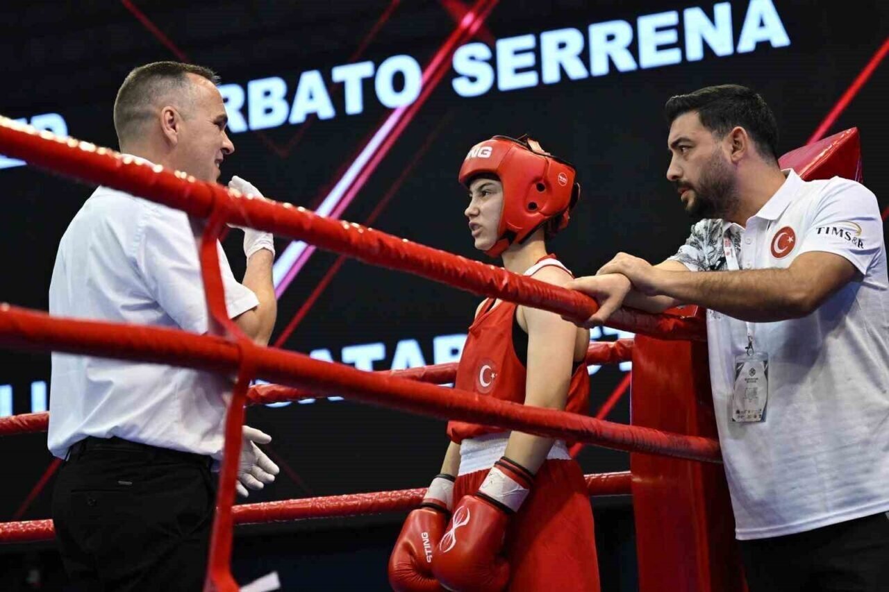 Genç milli boksör Avrupa üçüncüsü oldu Genç milli boksör Avrupa üçüncüsü oldu