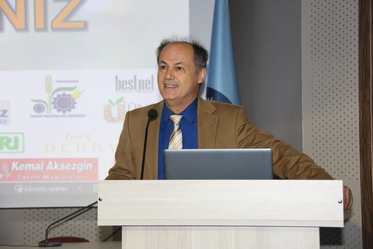 Genç ziraat mühendislerine seslenen Prof. Dr. Cengiz Toker: "Bu bir bayrak yarışı. Biz bir yere kadar getirdik, sizler daha ileriye taşıyacaksınız"