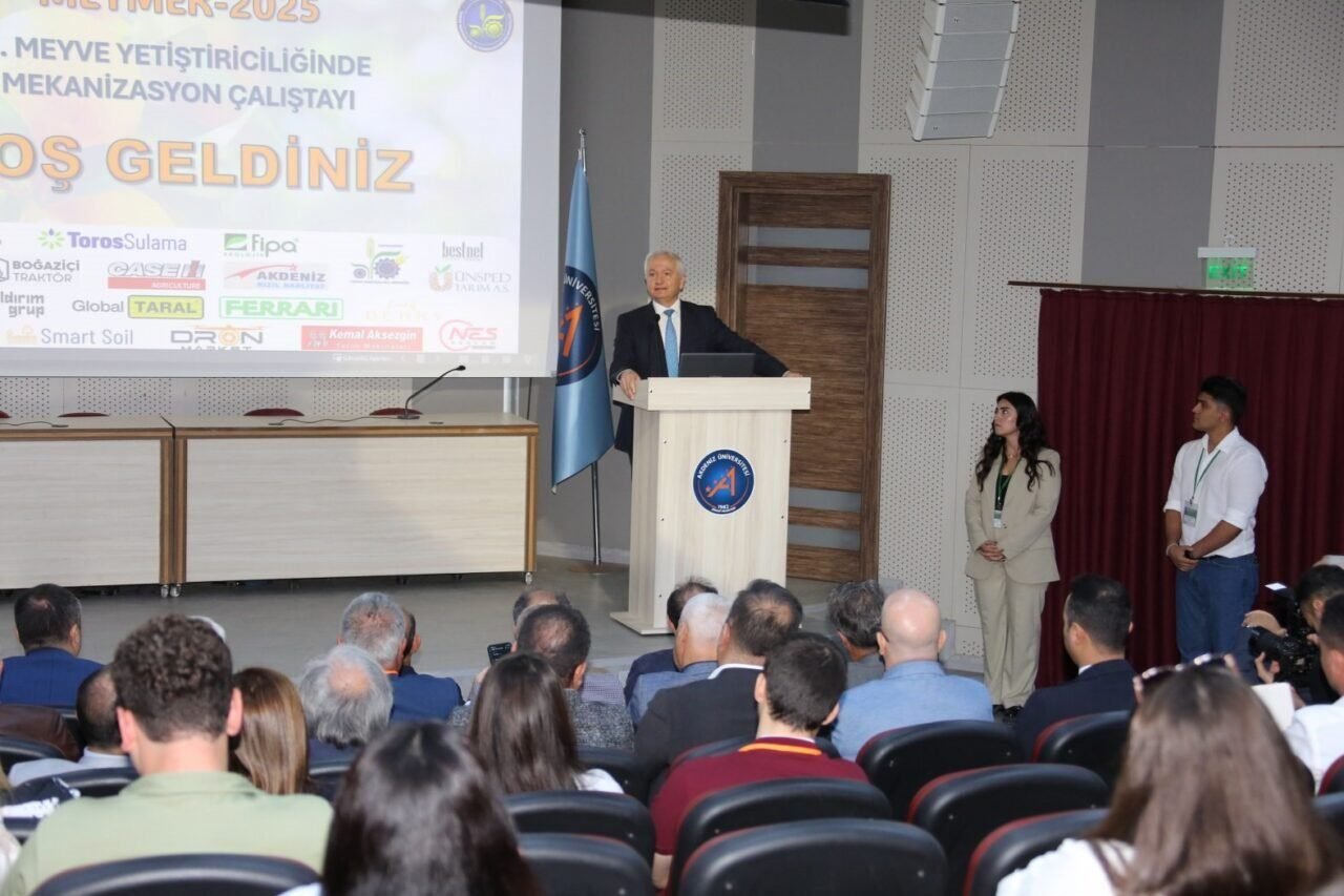 Genç ziraat mühendislerine seslenen Prof. Dr. Cengiz Toker: "Bu bir bayrak yarışı. Biz bir yere kadar getirdik, sizler daha ileriye taşıyacaksınız"