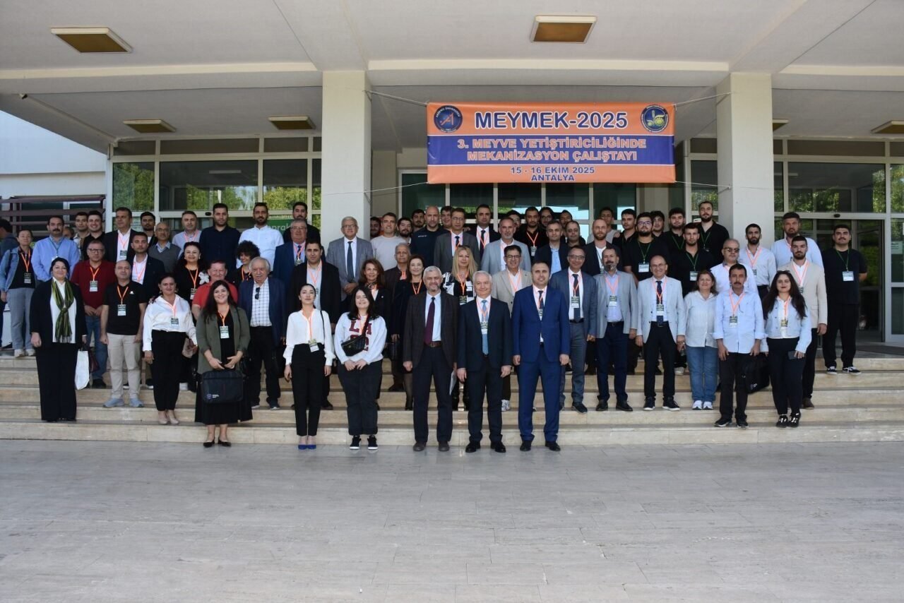 Genç ziraat mühendislerine seslenen Prof. Dr. Cengiz Toker: "Bu bir bayrak yarışı. Biz bir yere kadar getirdik, sizler daha ileriye taşıyacaksınız"