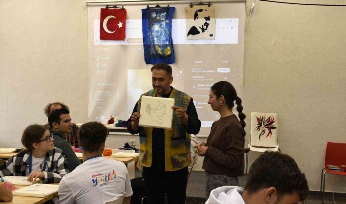 Kuşadası Belediyesi’nin ev sahipliğinde başlayan gençlik toplantısı 2’inci gününde keçe