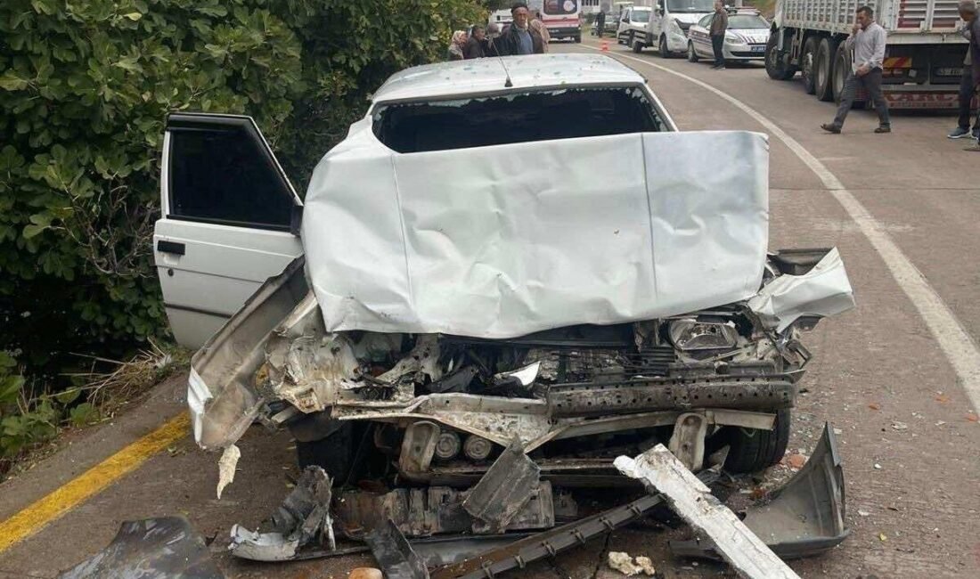 Manisa’nın Gördes ilçesinde iki aracın kafa kafaya çarpışması sonucu meydana
