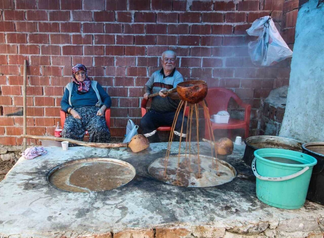 Gördes’te pekmez mesaisi başladı
