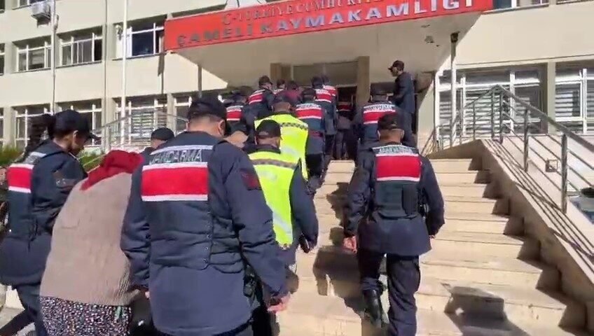Gündüz çoban, gece hırsız olan ‘Kaçarlar’ şebekesi jandarmadan kaçamadı