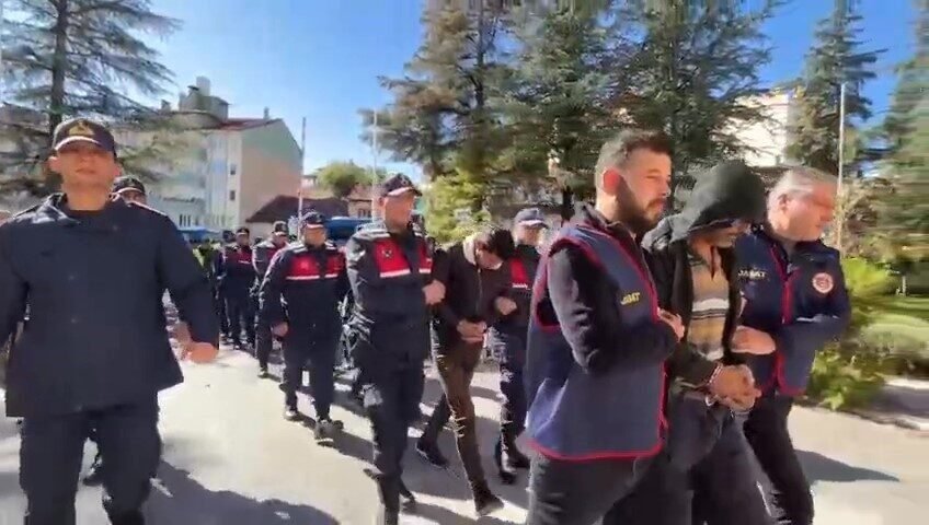 Gündüz çoban, gece hırsız olan ‘Kaçarlar’ şebekesi jandarmadan kaçamadı
