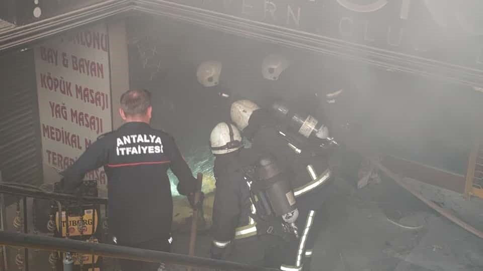 İş hanının bodrum katında çıkan yangın korkuttu